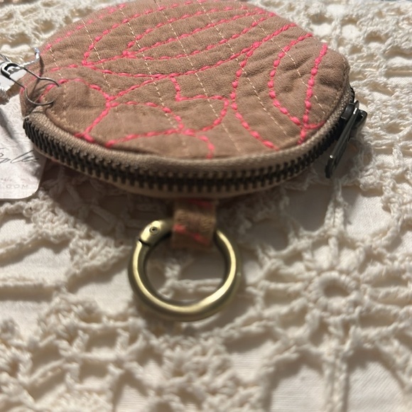 FP One Upcycled Circle Wallet pink rose - Picture 2 of 10